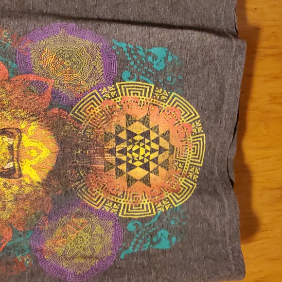 Santana Graphic T-Shirt - Picture 3 of 11